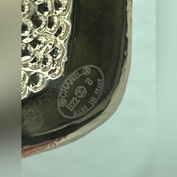 Chanel 22B GOLD HEART CC LOGO SMALL BROOCH CHARM PIN. - Picture 15 of 15